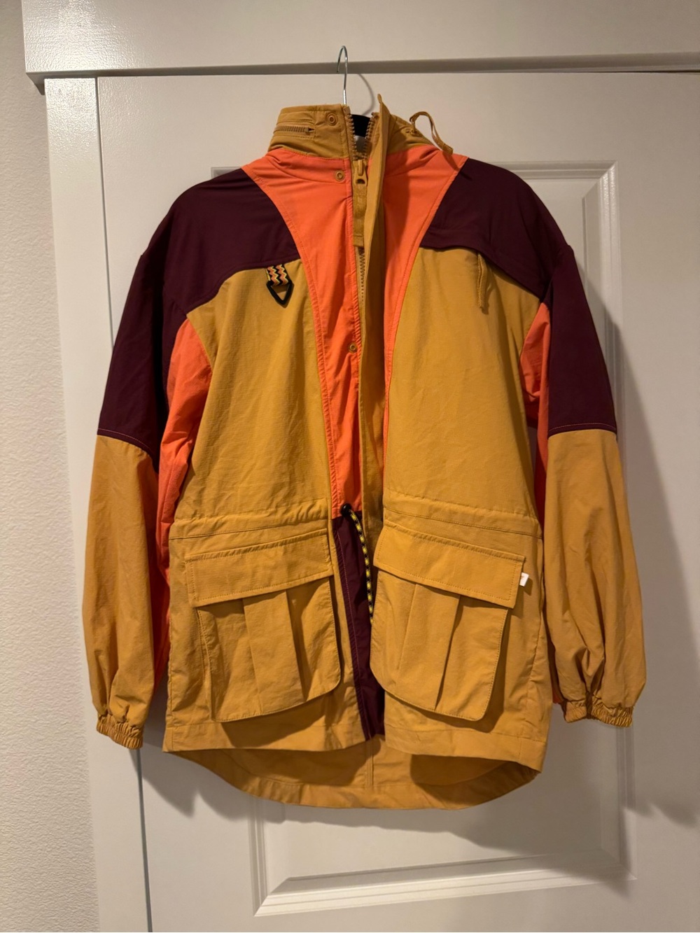 Khloé Kardashian, Fabletics collab Hooded rain jacket